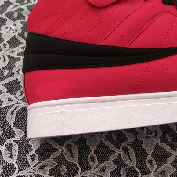 Fila Athletic Shoe - Picture 4 of 5
